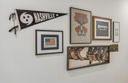 Modern Multi-Level Retreat with Rooftop Hot Tub - Foto 36