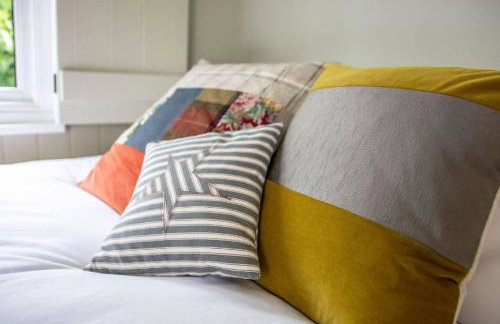 The Red Lion - Shepherd Huts - Photo 21