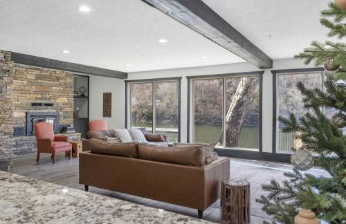 Foggy River Retreat - For 16 - Foto 16