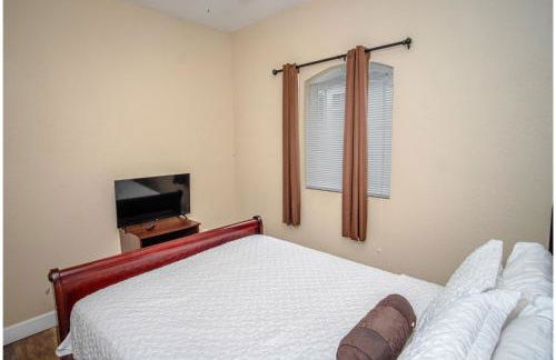 Large 3br/2ba Family Home W/patio Near Downtown! - Foto 38