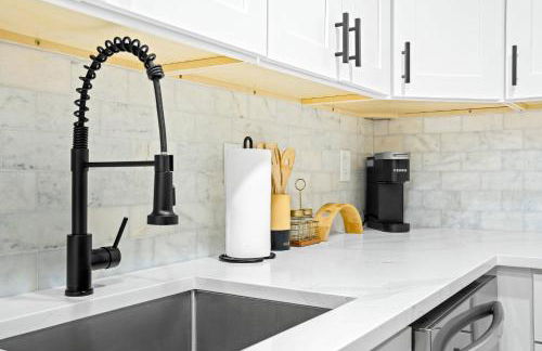 Recently Remodeled + Mins from Beach and Downtown - Foto 12