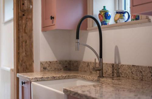 Luxury country oak beamed peaceful retreat - Photo 38