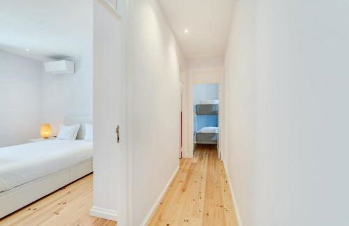 Cozy Coastal Getaway 3BR Apartment in Estoril - Foto 15