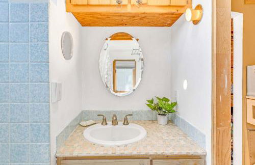 Quaint Carmel - Bungalow Close to Beach - Photo 26