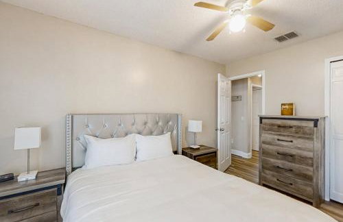 Spacious and quiet home with private patio & enclosed yard - Foto 17