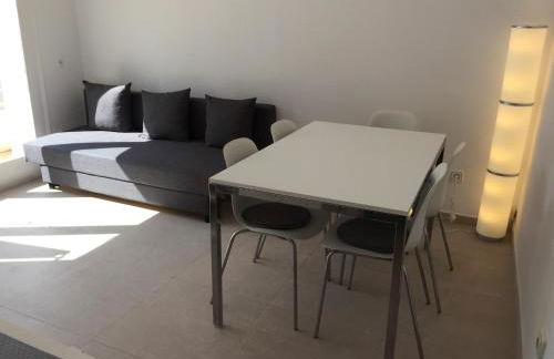 Apartamento céntrico con 2 habitaciones y Wi-Fi - Photo 2