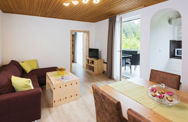 Adults Only Apartment With Pool - Photo 12