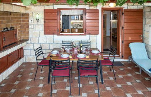 4 Bedroom Beautiful Home In Mravinci - Photo 19