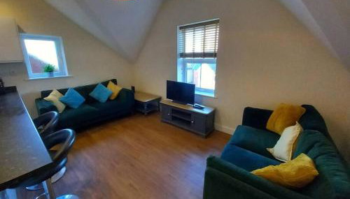 Roomy Penthouse 2 double bed apartment - Spacious - Central Beeston - Free secure parking - - Foto 2