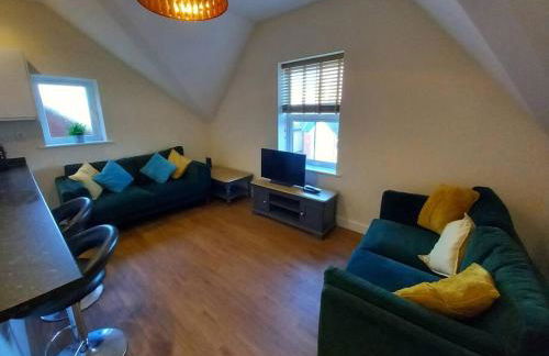 Roomy Penthouse 2 double bed apartment - Spacious - Central Beeston - Free secure parking - - Foto 2