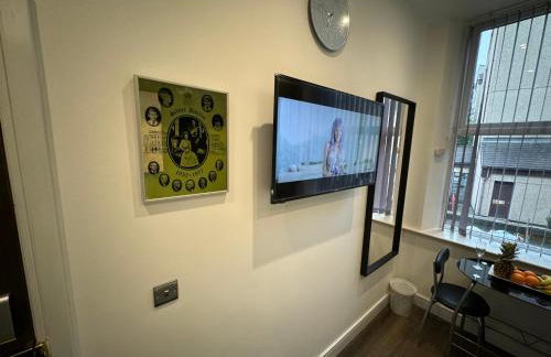 Luxury 6-Bed House - 6 En Suite- Jaquzzi Baths - Private Parking - Suitable for contractors - Foto 39