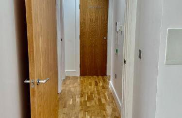 Luxury 2 BED Entire Apartment-Near Tube & Shopping centre - Foto 9