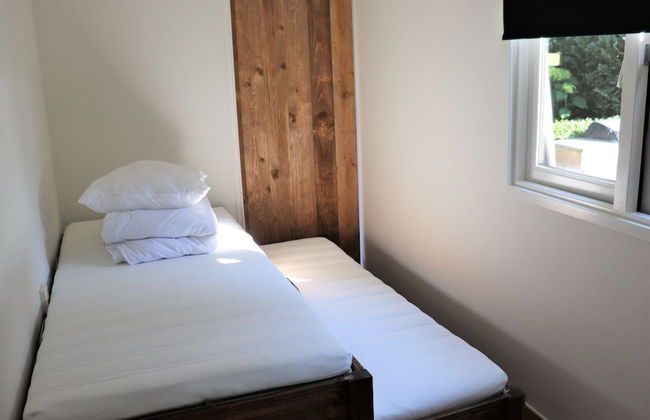 Fantastic Chalet Near Open Waterways, hot tub - Photo 3