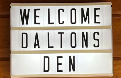 Romantic Swiss Cabin Hideaway & Hot Tub Spa Pool - Foto 55