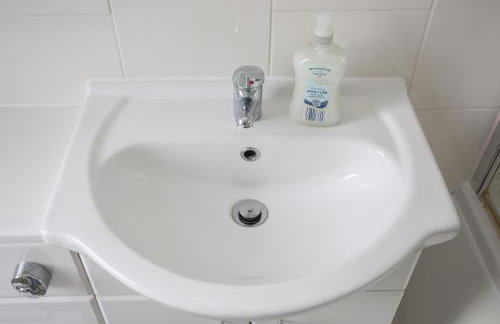 The Avenue-3 bed sleeps 6 great for contractors - Foto 11