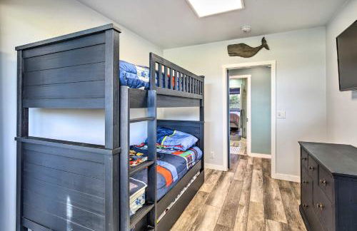 Waterfront Huntington Beach Condo with Fire Pit - Foto 17