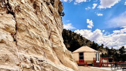 Yurt Overlook #8 with AC and Private Bath King Suite - Foto 5