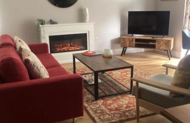 The Studio, spacious riverside property in Ludlow with private parking - Photo 3