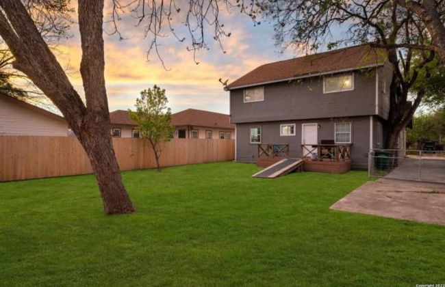 Experience Serenity in a 4br/3ba Downtown Home - Foto 26