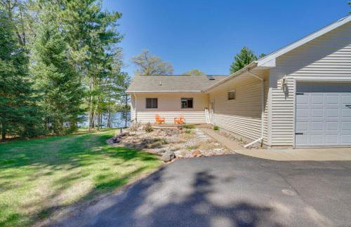 Spacious Lakefront New Auburn Home with Sunroom - Foto 34