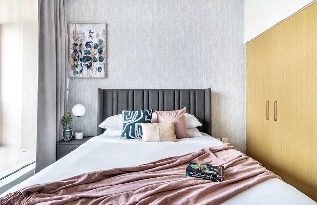 Luxury 2BR at Harbour Gate - Photo 7