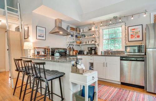 4 Mi to Bristol Beach! Coastal Retreat with Pond - Foto 8