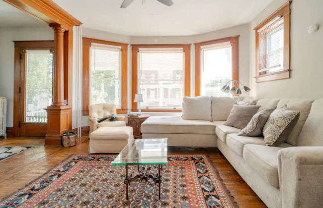 The Carew House Sleeps 10 Fenced 4BR Full Kitchen Steps2 YCP - Foto 13