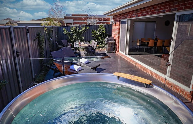 Mansi on Raymond - Photo 49