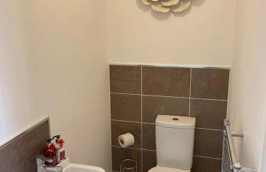 Furnished 4 BR House Parking, Wi-Fi, Kitchen - Foto 13