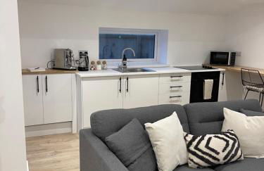 The Lodge Hideaway in Cowes - Photo 15