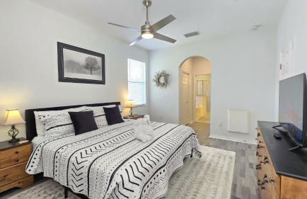 Themed kid bedrooms, 17 miles to Disney and Legoland, private pool, kitchen, wifi, washer, dryer - Foto 6