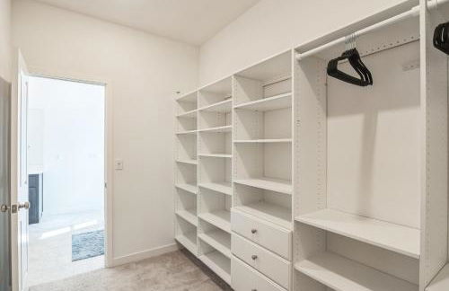 Spacious 3BR Home with Charming Backyard home - Foto 24