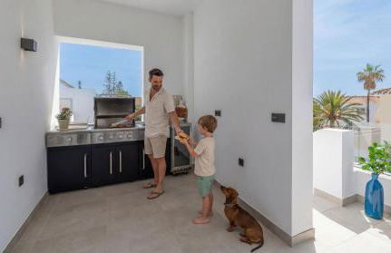 VACATION MARBELLA I Villa Marbesa White Pearl, Two Private Pools, 3min walk to the Beach, Fastest WiFi, Built in 2024 - Foto 10