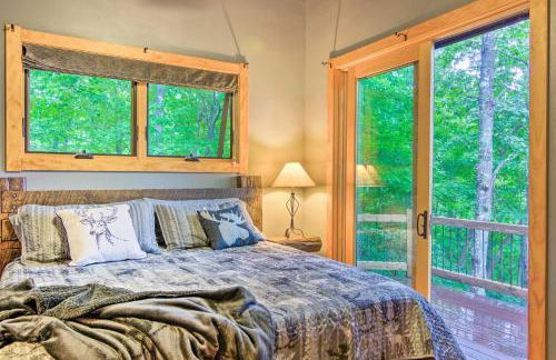 Couples Treehouse Retreat with Hot Tub and Views - Foto 17