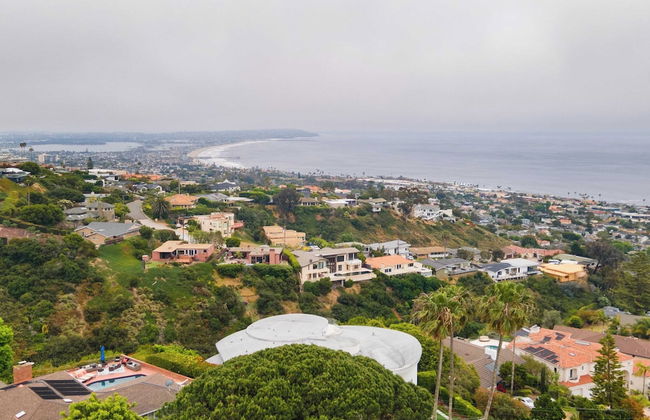 La Jolla Mid-century by Avantstay Private Pool, Outdoor Living + Ocean Views - Photo 66