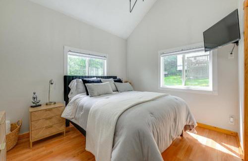 Private Hot Tub, Deck! Group Getaway in Friendship - Foto 15