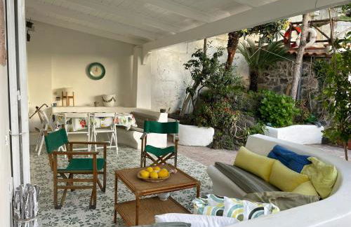 channel house - Photo 1