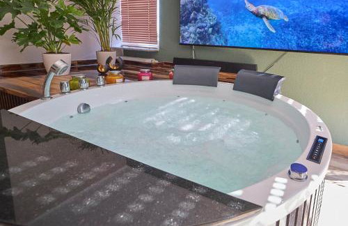 Home of spa - Photo 4