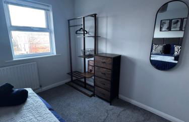 Oakleigh Way, Carlisle - 2 Bedroom, sleeps 4, Fully furnished - Photo 8