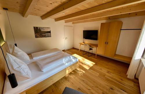 Gästehaus Philipp im Herzen des Fichtelgebirges - 5 Ferienwohnungen, großes Grundstück, Wald und Wiese, Wohnung mit privater Sauna, kostenfreie Parkplätze, WLAN - Foto 16