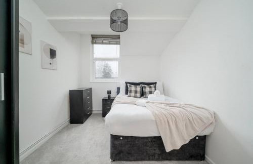 Large 4 Bed Brixton House - Parking Garden Wi-Fi & Sky TV! - Foto 8