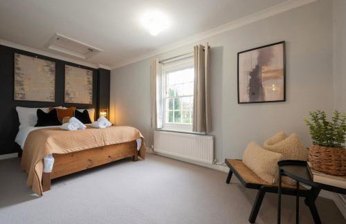 Charming 3BR Cottage Sleeps 8 - 15 Mins to Centre - Foto 6