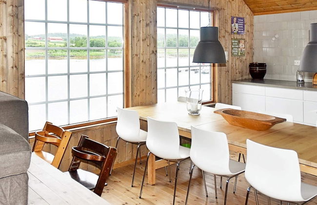 8 Person Holiday Home in Lesund - Foto 21