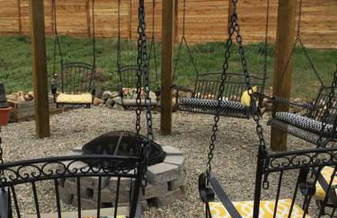 The Mountain House - An Oasis in Town! Summer Sleeps 10! - Foto 16