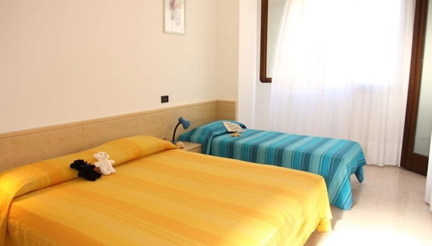 Flat With a Lovely Poolside Garden With bbq - Foto 4, Habitación
