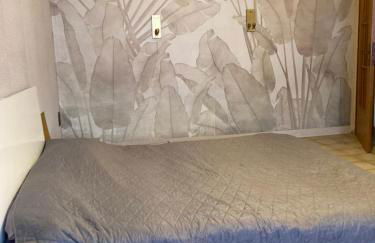 Geräumiges Apartment 90 m Zwei Schlafzimmer große Küche mit Essbereich Badewanne Waschmaschine Spülmaschine gesamte Unterkunft gehört Ihnen - Photo 3