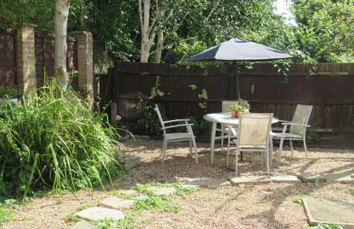 Luxurious & Sunny Garden Flat near Pinner Station - Foto 2