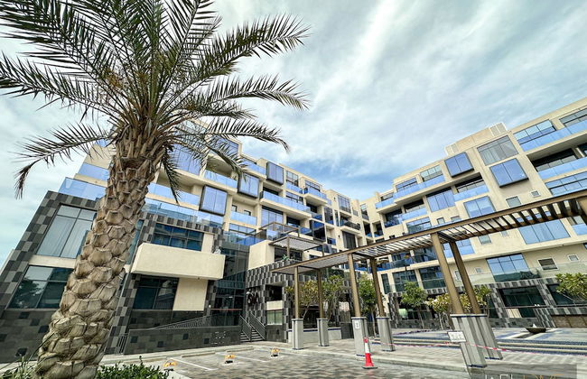 WelHome - Prime 1BR Apartment at Oia Residence - Photo 36