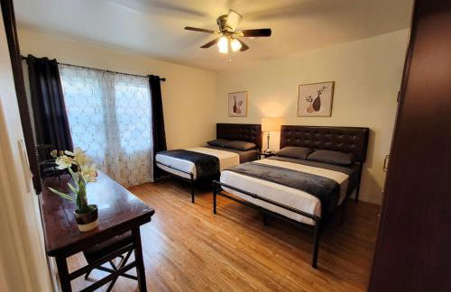 Perfectly located Pico Robertson ground floor 3 bedroom apartment Walk to restaurants WIFI TV Game Console Parking 5 minutes to Rodeo Drive - Foto 1