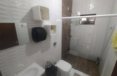 Check-in AUTÔNOMO e Privacidade em Hidro, piscina, casa, garagem até 2, até 3 quartos e 3 ar, 2 banheiros, churrasqueira, máquina de lavar roupas, roupa de cama, todos privativos, insira valor 3 hóspedes e abrimos 2 quartos, já 5 hóspedes usam 3Q - Foto 7